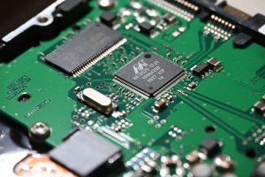 運搬方法や業者選びに注意が必要な精密機器の輸送